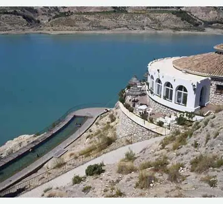 Mi Huesped Zujar, Baza Zújar