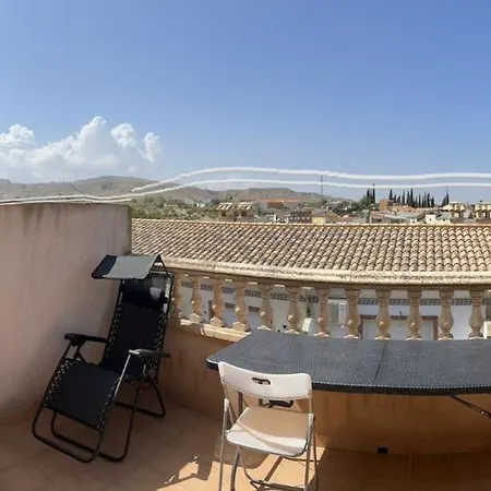 Mi Huesped Zujar, Baza